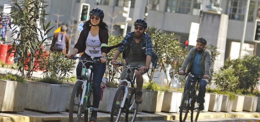 Debate abierto por video viral: ¿licencias y patentes para bicicletas en Chile?