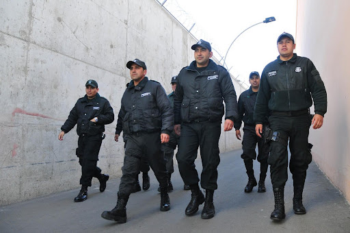 Asociaciones de gendarmes alertan sobre posible fuga masiva de funcionarios mientras avanza reforma constitucional