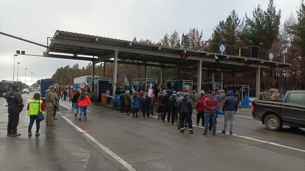 Comunidad Mapuche de Alhuelemu realiza manifestación en Ruta 5 Sur - Mulchén