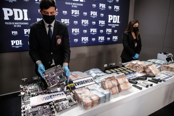 Casinos ilegales y cripto-blanqueo de activos: desbaratan amplia mafia china en Chile