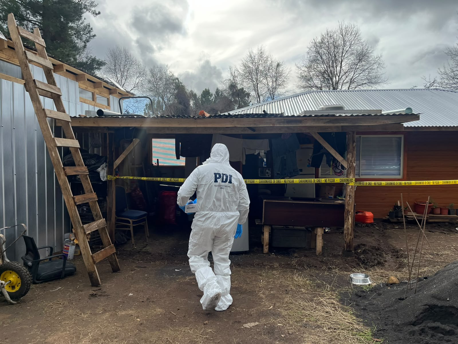 PDI realiza diligencias para esclarecer muerte de dos personas en una vivienda de Mulchén