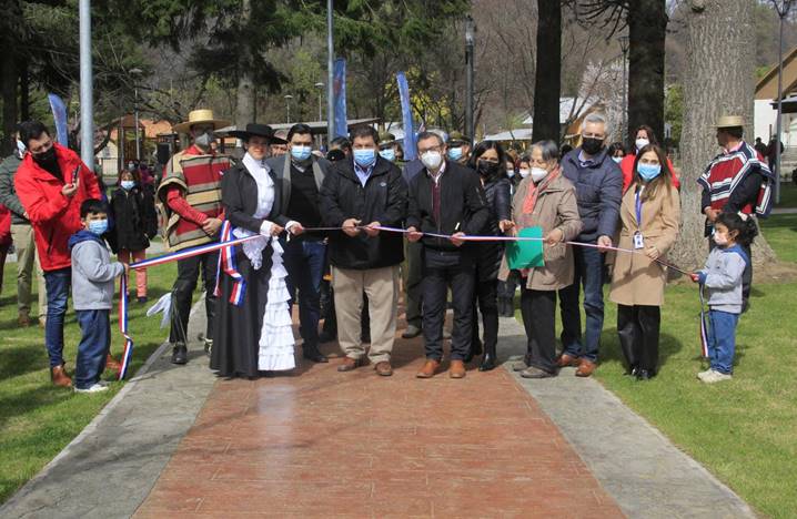 Vecinos de Trupán disfrutan de su nueva plaza tras intervención del Minvu