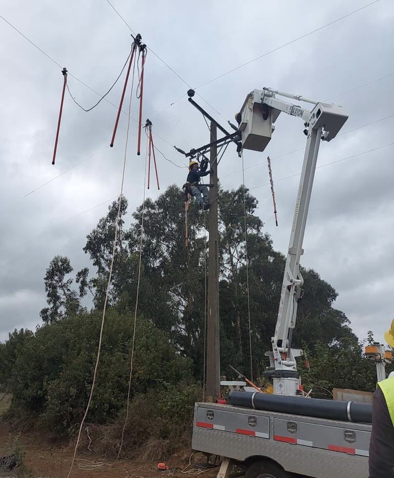 Frontel trabaja en la reposición de 4 mil 500 metros de cable robado en sector rural de Los Ángeles