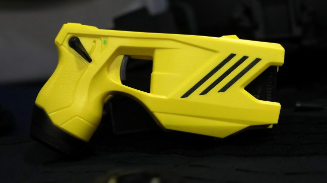Oposición pide "masificar" uso de pistolas taser y autorizar a guardias municipales