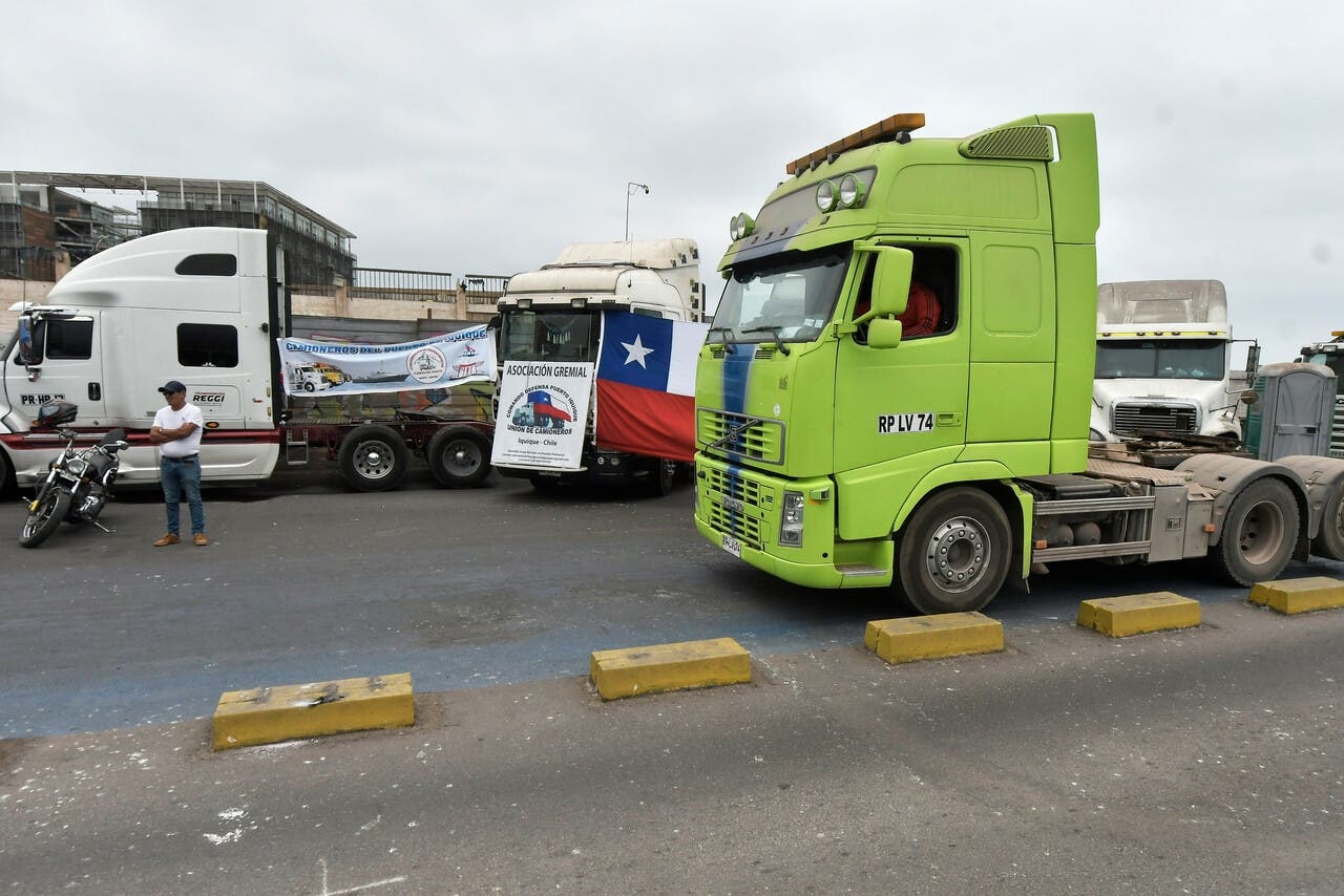 Paro de camioneros continúa: Gobierno descarta rebaja de combustibles