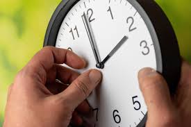 Queda poco para el horario de invierno: ¿Cuándo es el cambio de hora en Chile?