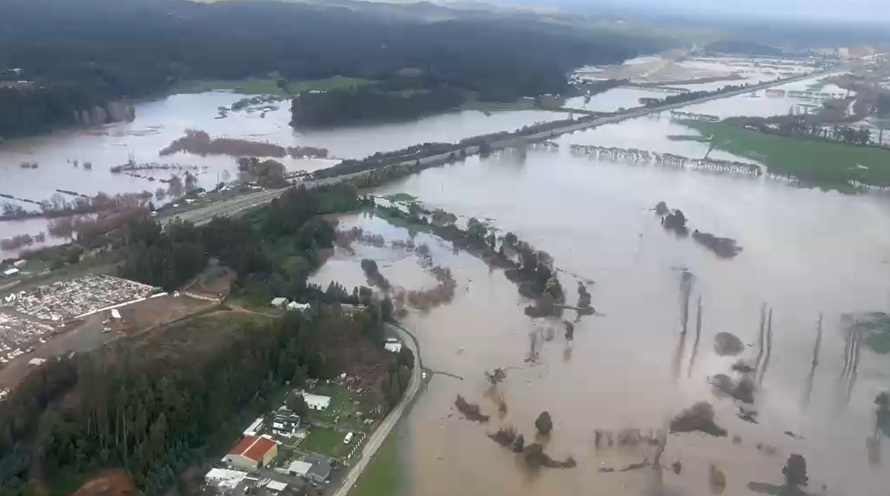 Evacuaciones, clases suspendidas y cientos de aislados: El balance del sistema frontal en el centro sur  