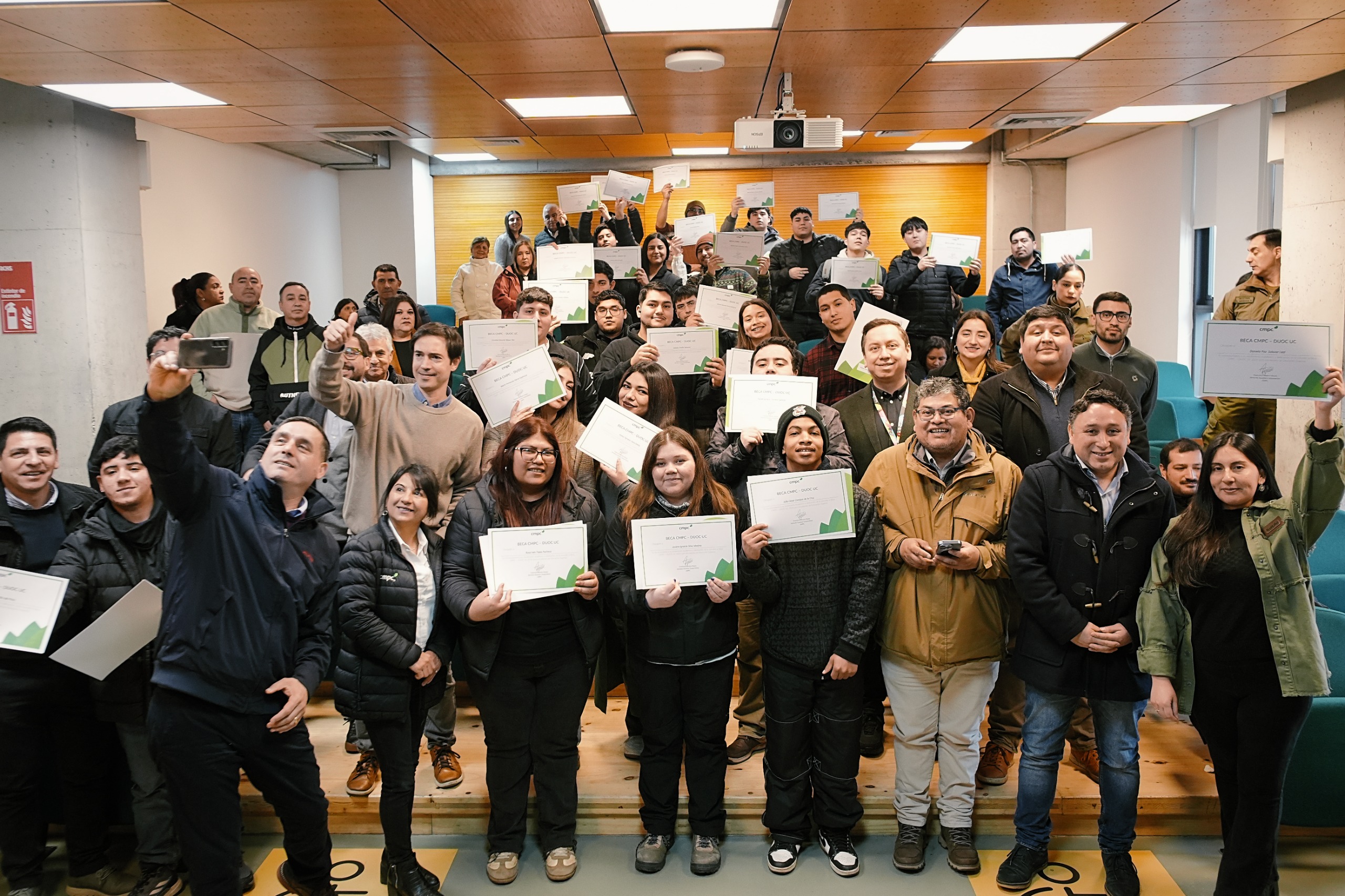 32 alumnos del Campus CMPC-Duoc UC Nacimiento acceden a becas para apoyar su formación profesional