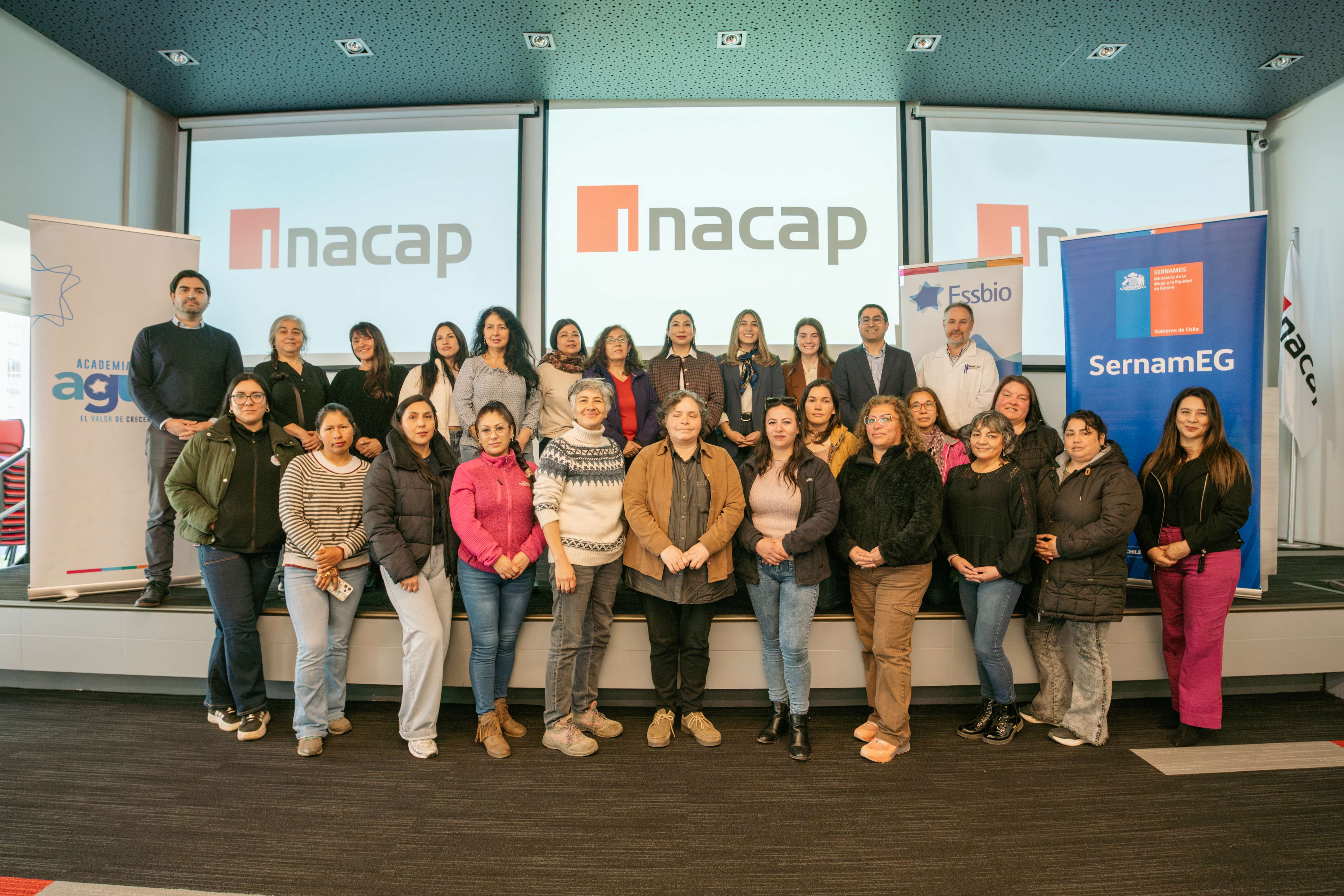 Mujeres jefas de hogar se capacitan en gasfitería