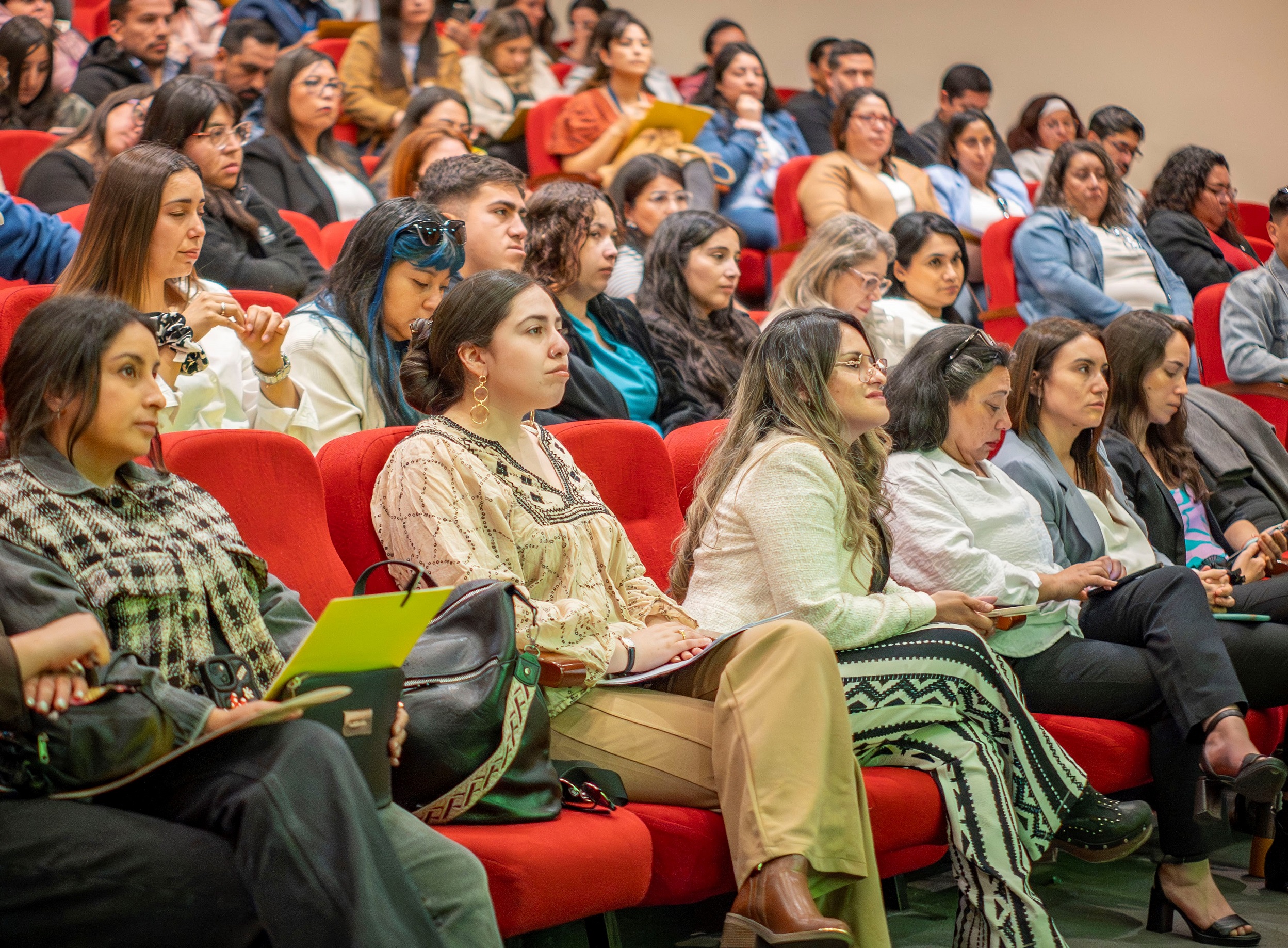 Más de 200 personas participan en Jornada Regional sobre estrategias exitosas de Cuidado y Salud Mental de Personas Mayores