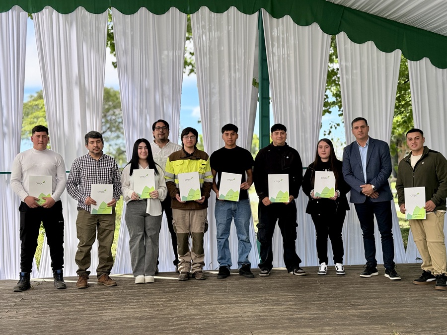 Estudiar, crecer y cambiar vidas en el corazón del Biobío: 42 alumnos del Campus Nacimiento CMPC-Duoc UC acceden a becas