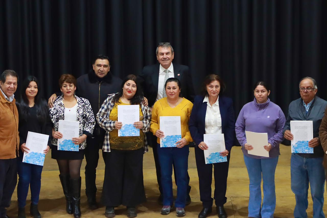 Tucapel avanza en soluciones habitacionales con entrega de 55 escrituras y 51 subsidios para familias de la comuna