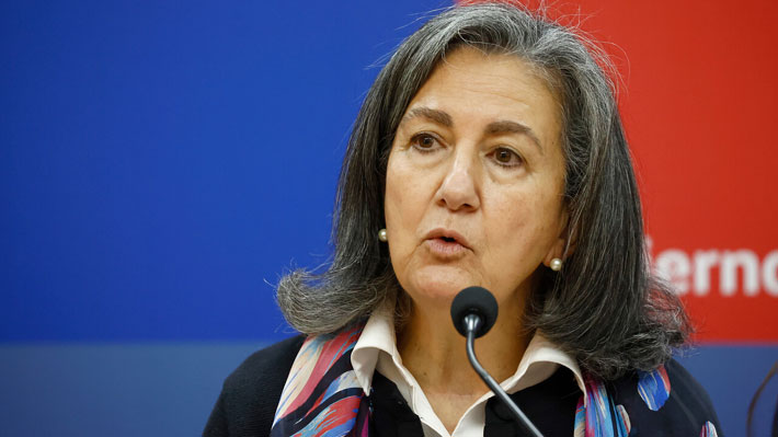 Ministra Chomali detalla "déficit estructural" en sector Salud y apunta a fortalecer "disciplina"