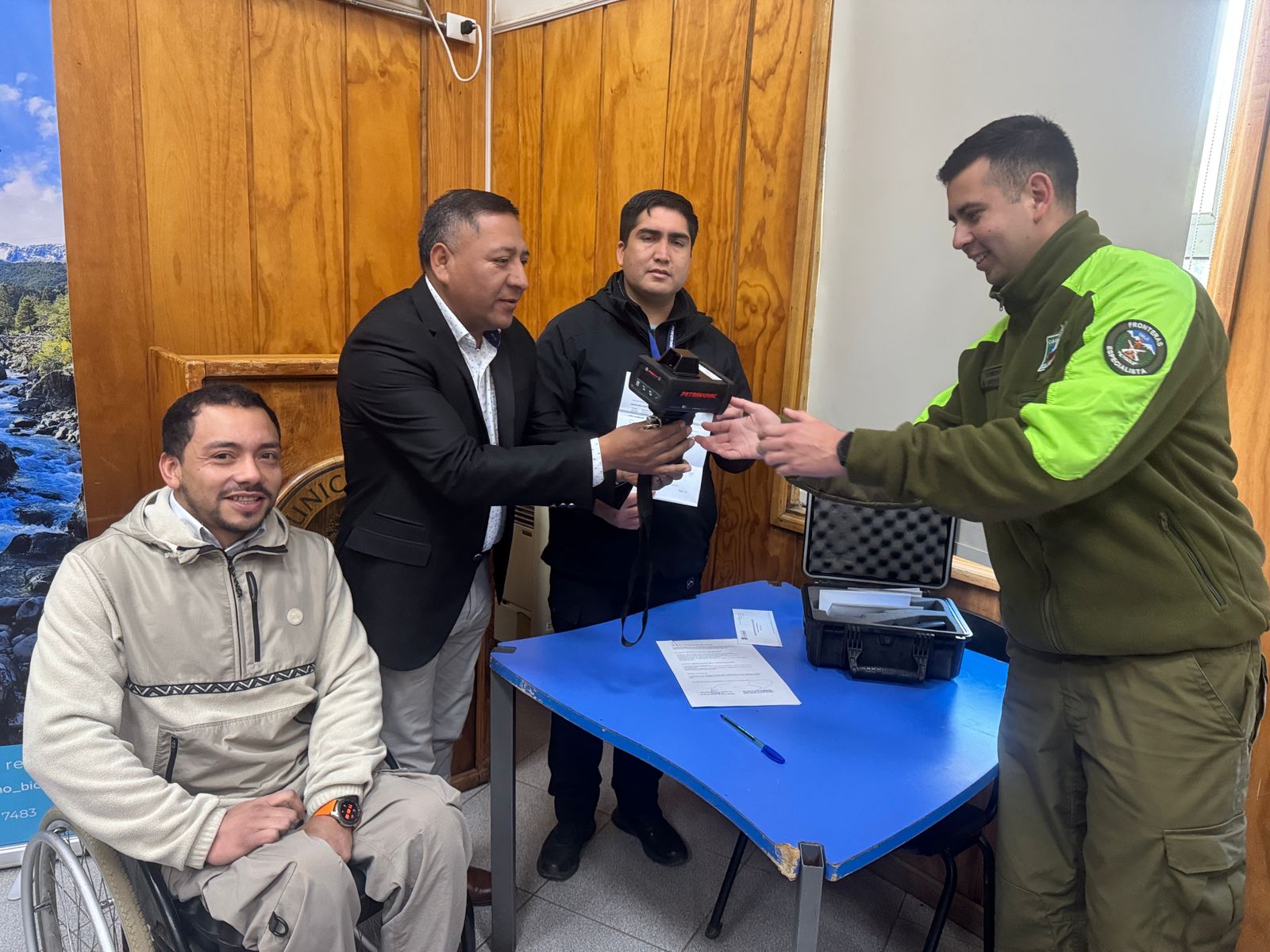 Carabineros de Alto Biobío reciben pistola radar para el control de la Velocidad