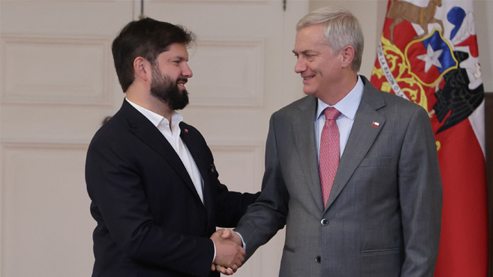 A propósito de "amarres" y la pérdida de influencia del Gobierno: ¿Es muy extenso el proceso de traspaso en Chile?  