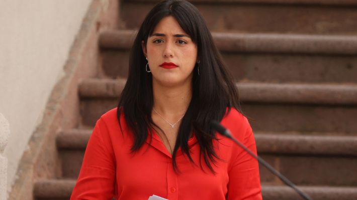 Subsecretaria Nicole Cardoch deja su cargo y se suma al comando de Jara  