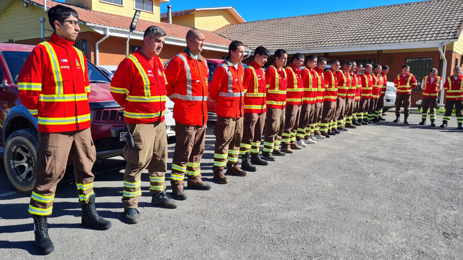 Brigadistas de CONAF se preparan para el combate de incendios