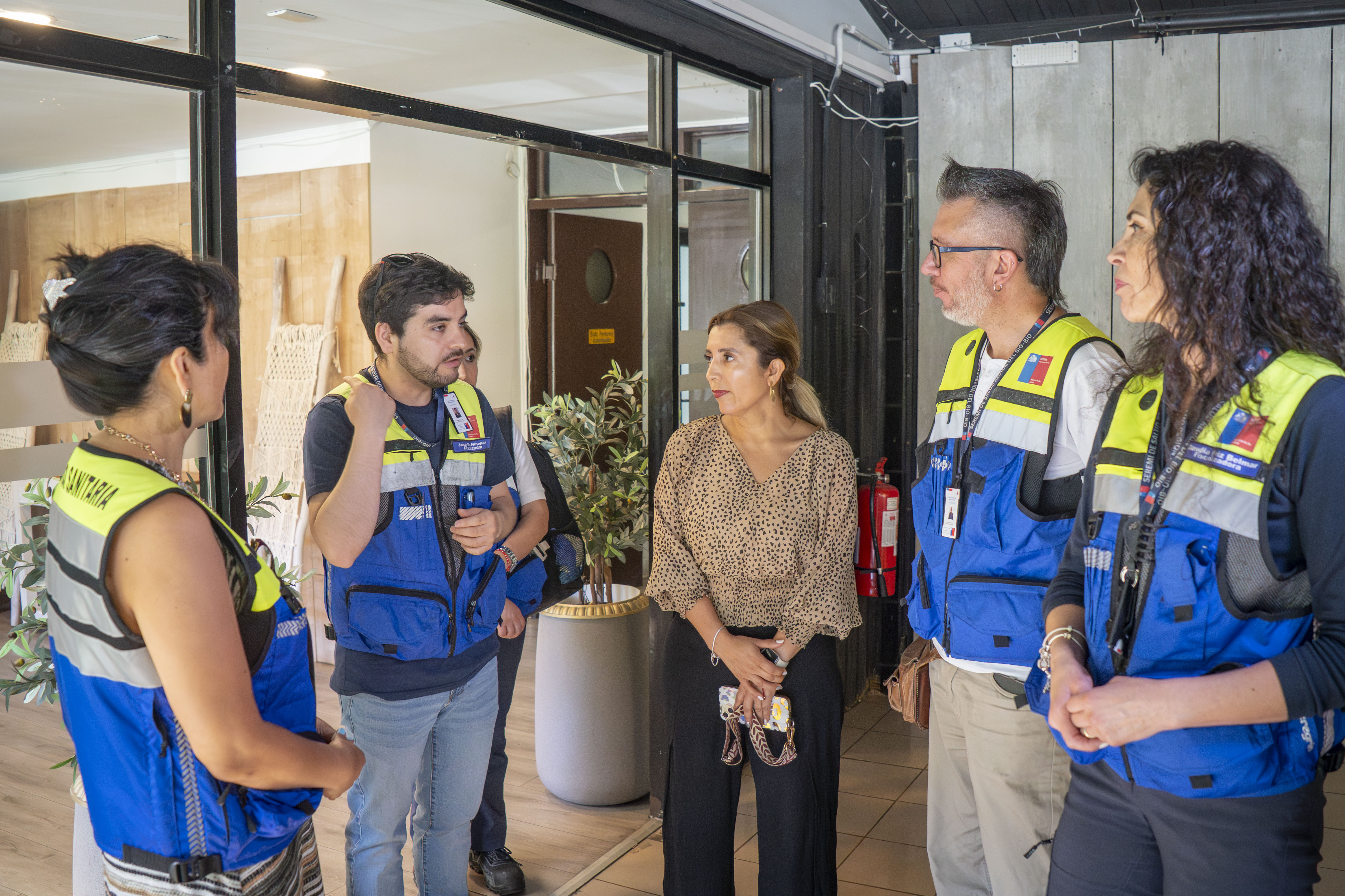 Autoridad Sanitaria fiscaliza cenas de Año Nuevo y entrega recomendaciones para prevenir enfermedades transmitidas por alimentos