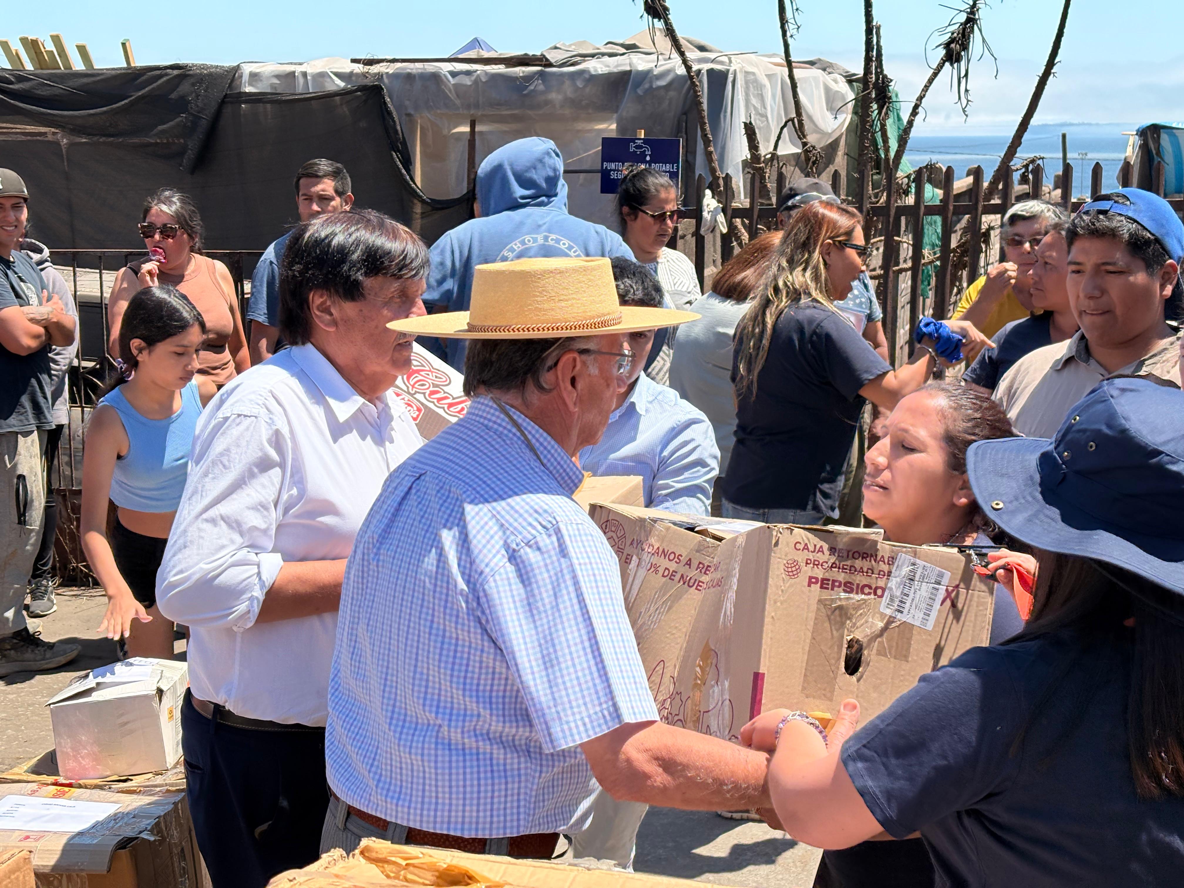 Municipalidad entrega ayuda solidaria de vecinos de Los Ángeles a familias afectadas por incendios forestales