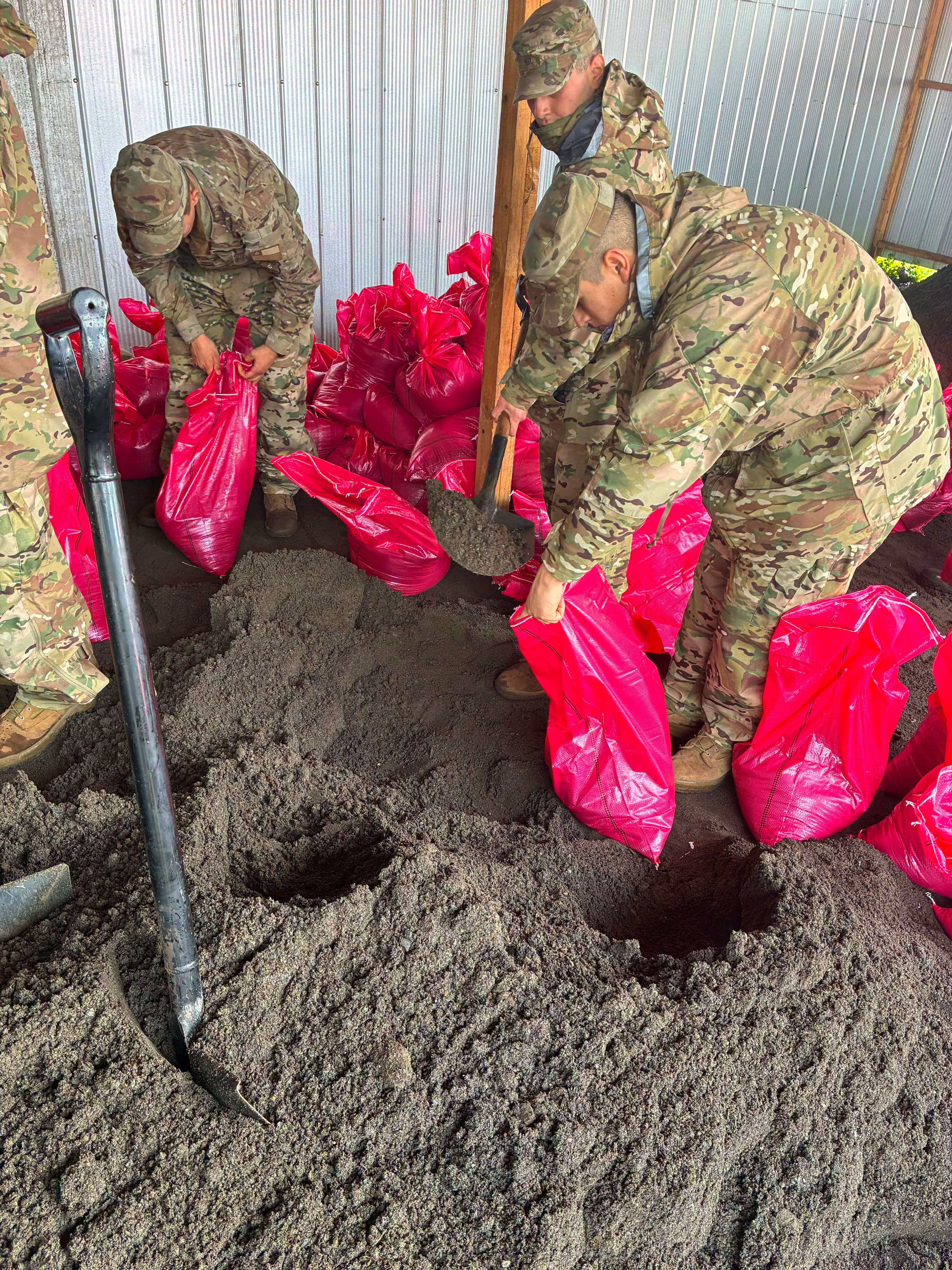 Destacamento de Montaña N.° 17 “Los Ángeles” se despliega en terreno para apoyar a la comunidad ante emergencia por sistema frontal