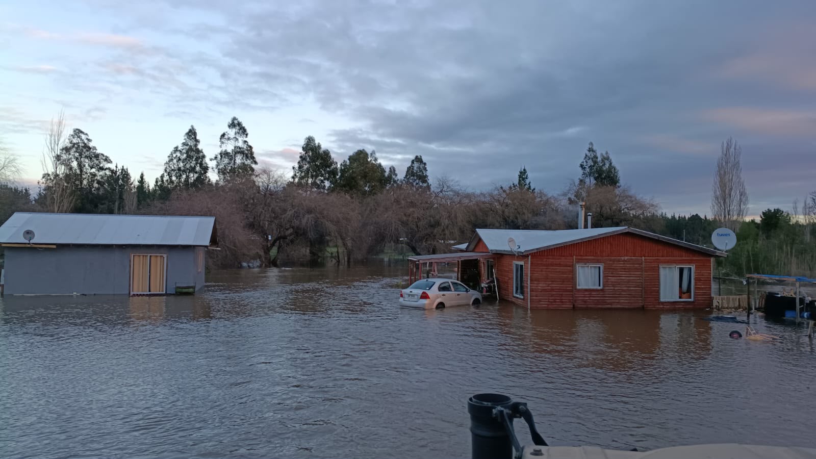 Destacamento #17 "Los Ángeles" sale en rescate de personas en el sector de Los Tilos de Los Ángeles tras inundaciones